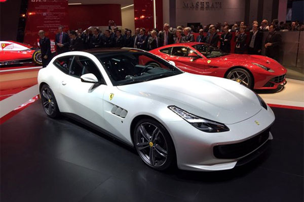 法拉利GT4 Lusso