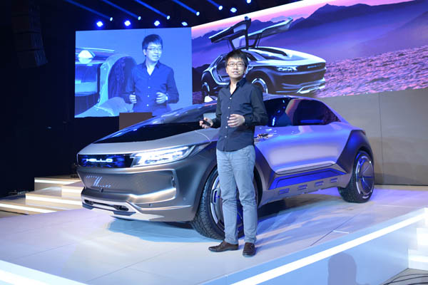 沈海寅和车.JPG