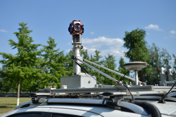 高德高精度地图采集车上搭载6台CCD相机