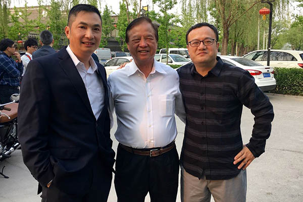 从左至右，普强信息技术（北京）有限公司CEO何国涛，戈壁，四维图新CEO程鹏