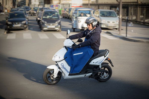 巴黎推出公共电动摩托车共享租赁服务