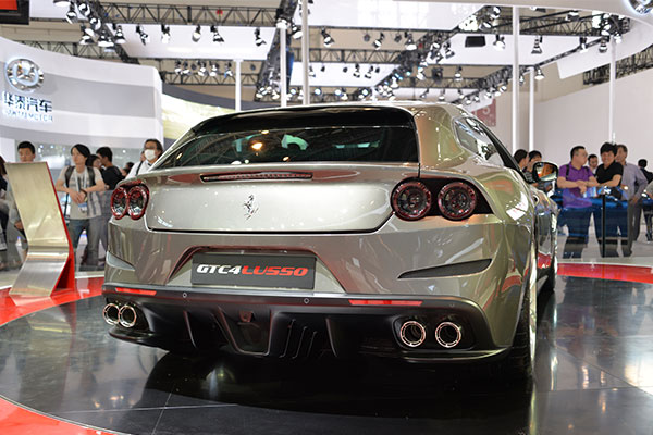 法拉利GTC4 Lusso