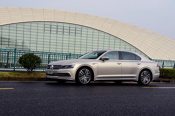 活在当下的"小辉腾",试驾大众辉昂480v6