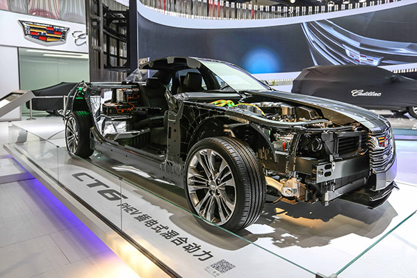 凯迪拉克ct6-phev插电式混合动力型切割车.jpg
